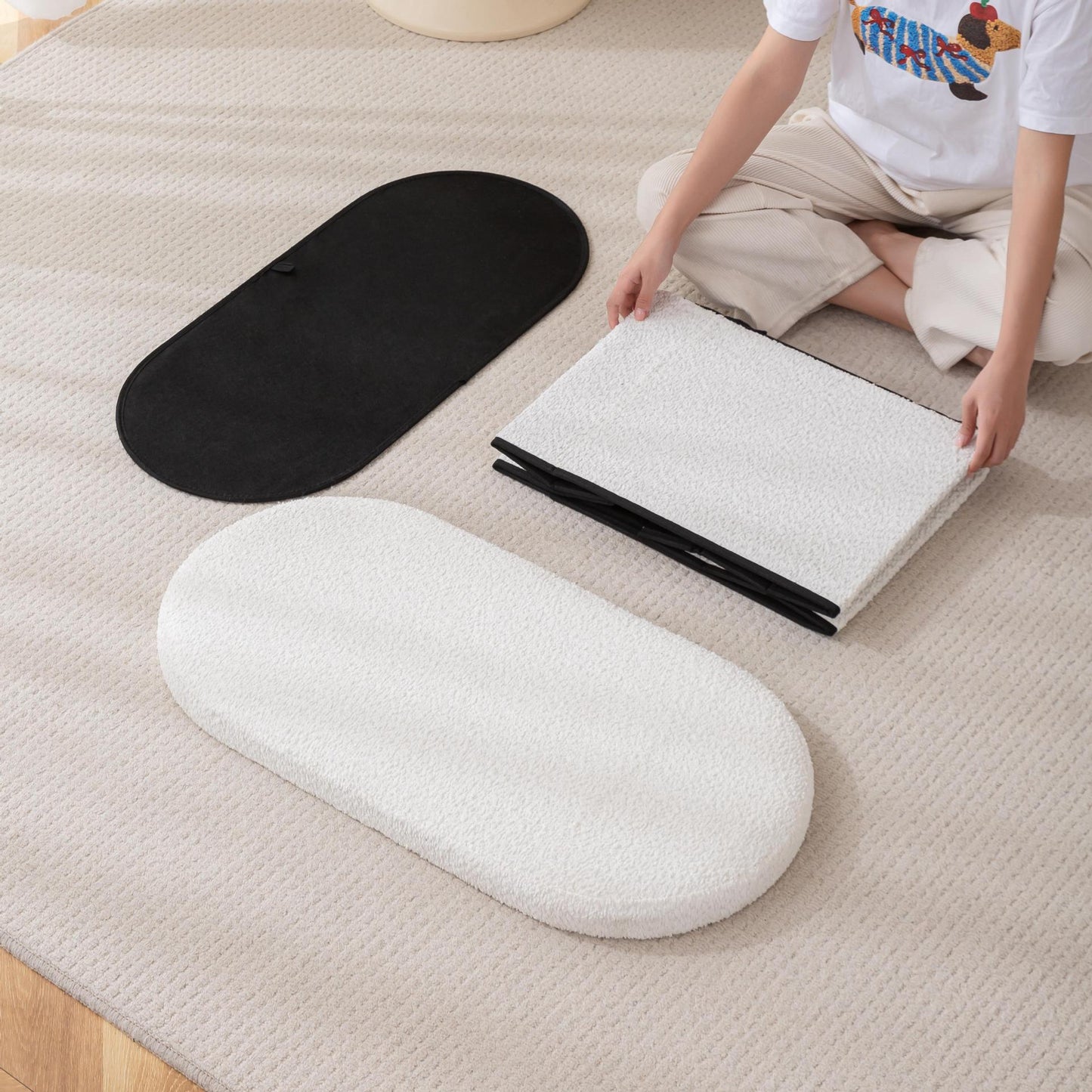 30" Oval Foldable Ottoman with Storage, White